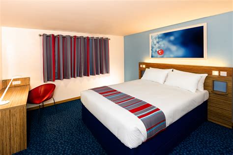 Travel lodge - Whether you're staying over before an early morning meeting or just cutting down your commute, Travelodge is a great place for business travellers. With speedy Wi-Fi, our signature king size Travelodge Dreamer™ bed and over 190 hotels offering a bumper breakfast to kick start your day, Travelodge really is 'best for business' 